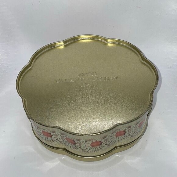 AVON Valentine’s Day Tin Powder Box Trinket Vintage 1981 Floral Lace Decor - Picture 4 of 8